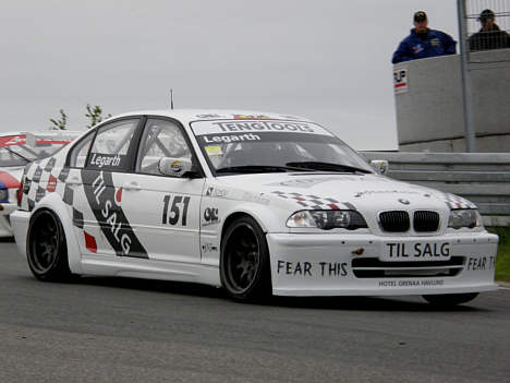 Mike Legarth i sin 'Til Salg' sposorerede BMW.